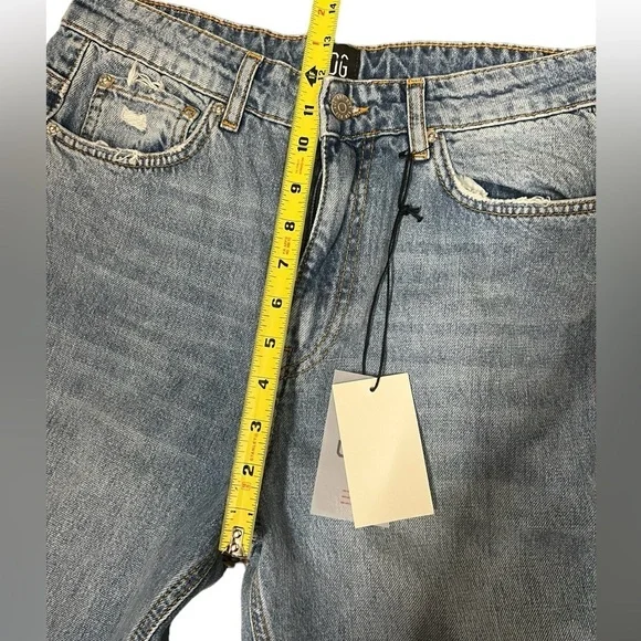 Urban Outfitters BDG Women’s High Rise Raw Hem Distressed Jeans - Picture 11 of 16